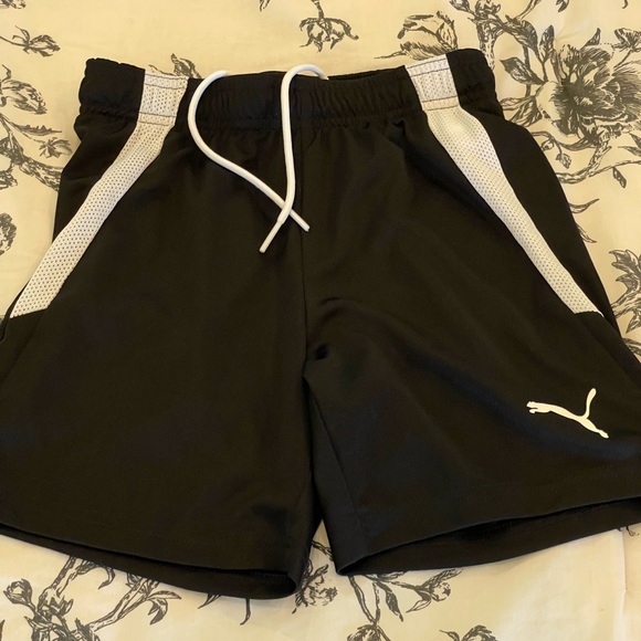Puma S‎ Black/White Shorts - Picture 1 of 7